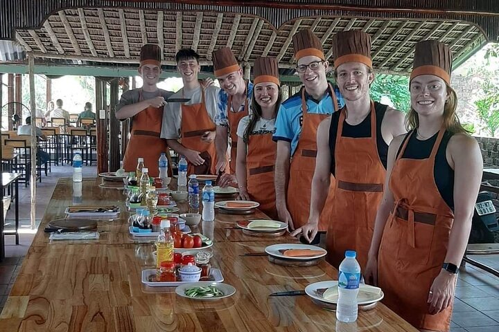 From Hoi An: Market Tour, Basket Boat Ride and Cooking Class