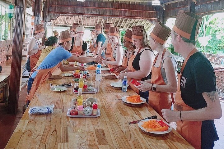 From Hoi An: Market Tour, Basket Boat Ride and Cooking Class