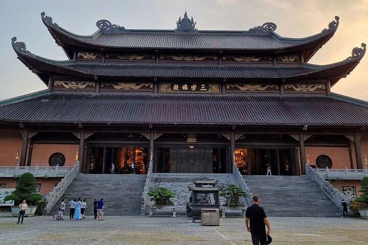 From Ninh Binh: Explore Bai Dinh, Trang An & Mua Caves 1 Day