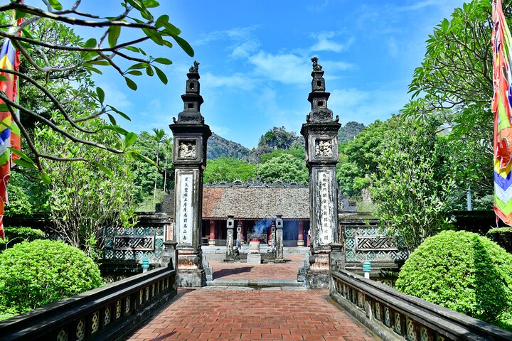 Full-Day Ninh Binh Tour from Hanoi Small Group of 11 Boat Bike