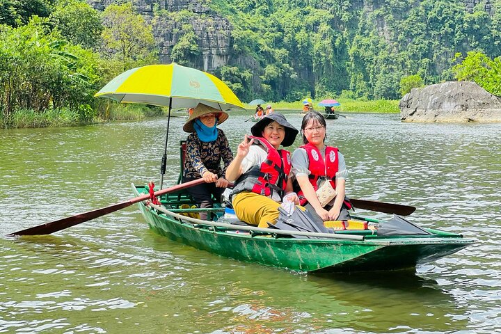 Full-day Small Group Tour to Quang Phu Cau, Tam Coc, and Hoa Lu