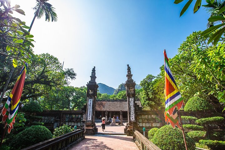 Group 09 Ninh Binh Day Tour (Tam Coc - Mua Cave - Bike - Hoa Lu)