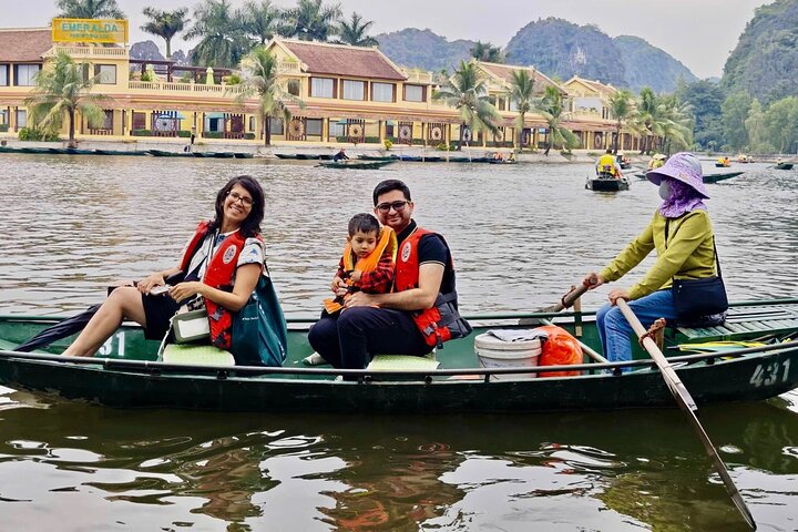 Group 09 Ninh Binh Day Tour (Tam Coc - Mua Cave - Bike - Hoa Lu)