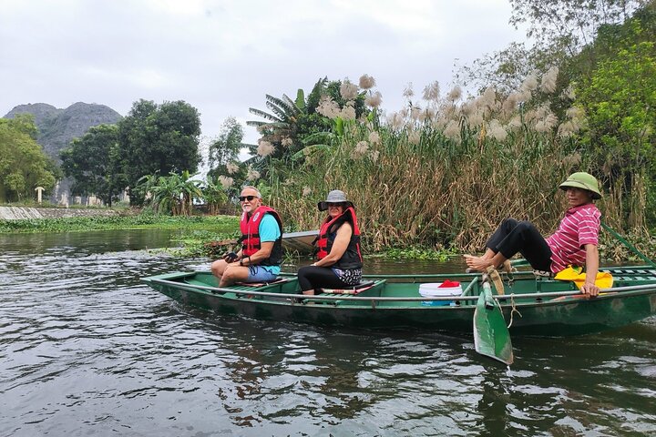 Group 09 Ninh Binh Day Tour (Tam Coc - Mua Cave - Bike - Hoa Lu)