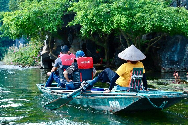 Group 09 Ninh Binh Day Tour (Tam Coc - Mua Cave - Bike - Hoa Lu)