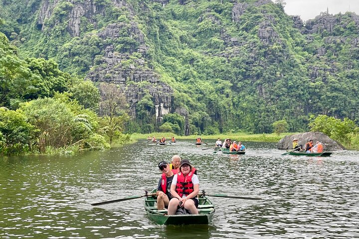 Group 09 Ninh Binh Day Tour (Tam Coc - Mua Cave - Bike - Hoa Lu)