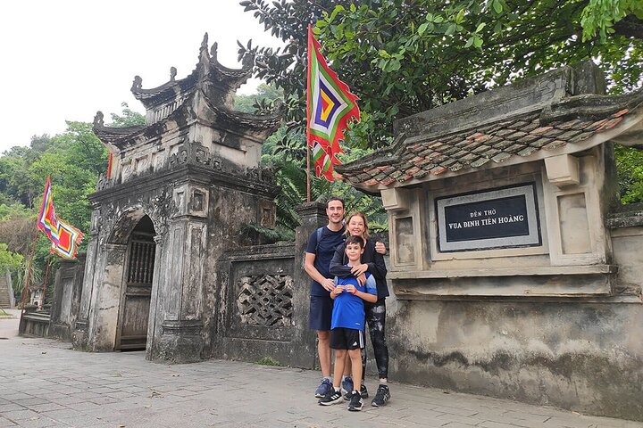 Group 09 Ninh Binh Day Tour (Tam Coc - Mua Cave - Bike - Hoa Lu)