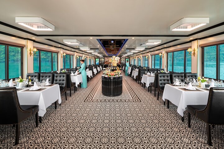 Ha Long 5 Star Cruise Day Trip: Buffet Lunch, Jacuzzi & Limousine