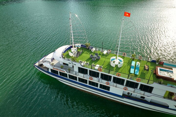 Ha Long 5 Star Cruise Day Trip: Buffet Lunch, Jacuzzi & Limousine