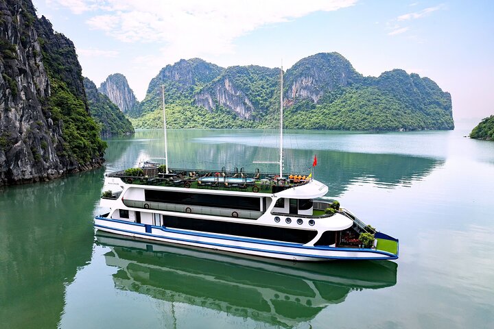 Maia Cruise Ha Long Bay: 5-Star Day Tour from Hanoi with Local Lunch
