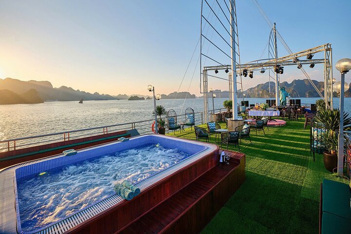 Sea Lion Halong: Premium 5-Star All-Inclusive Cruise from Hanoi