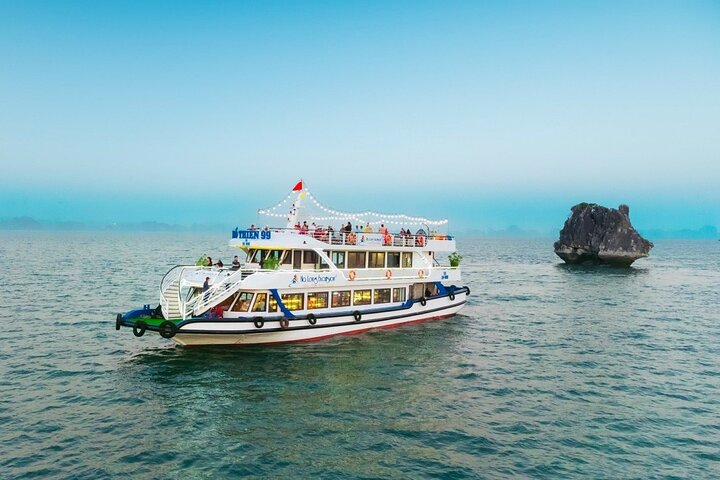 Ha Long Bay Full Day Tour : Kayak,Cave Explore,Swimming from Tuan Chau Island