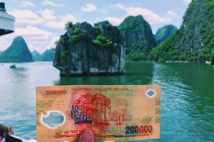 Ha Long Bay Tour: 4-hour cruise, kayak, cave exploration & lunch