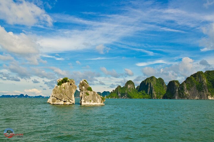 Ha Long Bay Tour: 4-hour cruise, kayak, cave exploration & lunch