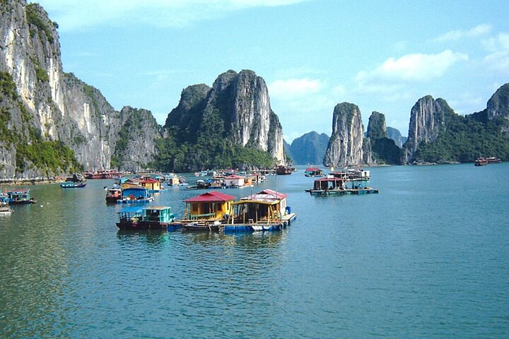 Ha Long Bay Tour: 4-hour cruise, kayak, cave exploration & lunch