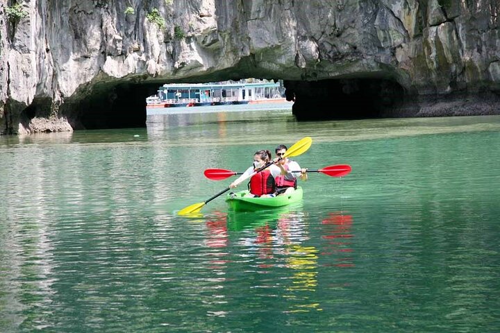 Ha Long Bay Tour: 4-hour cruise, kayak, cave exploration & lunch