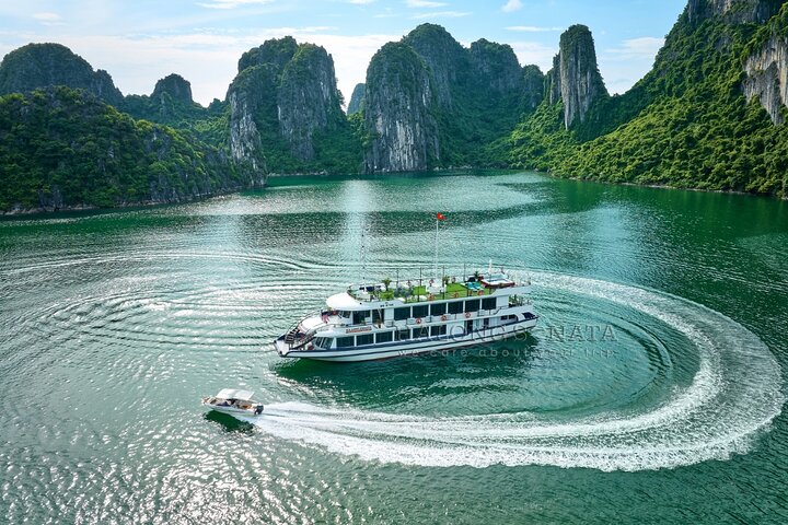 Ha Long Bay Tour: New 5-Star Sonata Cruise from Tuan Chau Port