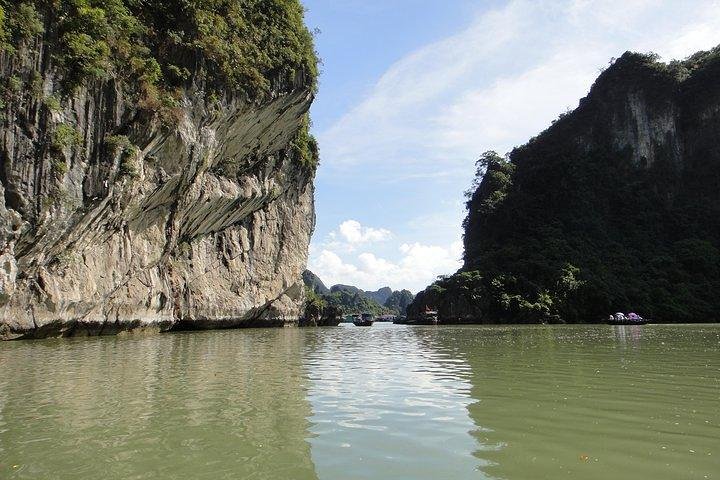 HA LONG BAY WONDERS FULL-DAY CRUISE