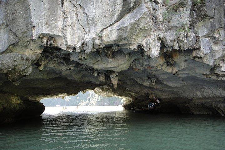 HA LONG BAY WONDERS FULL-DAY CRUISE