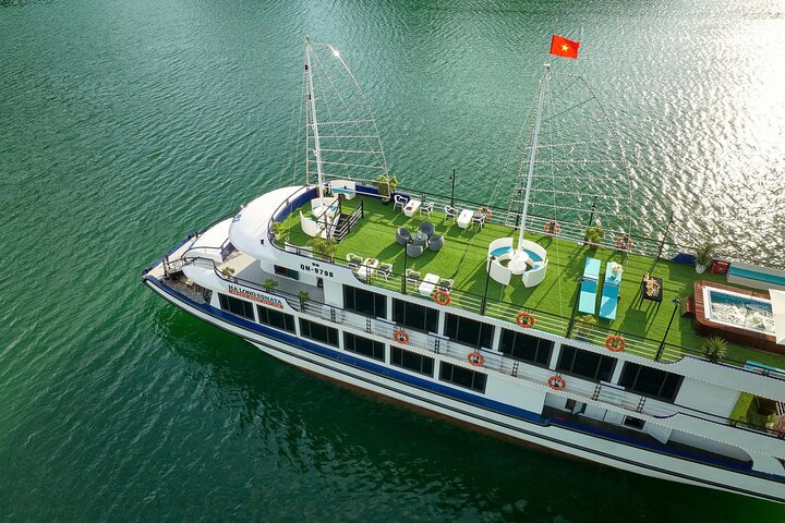 Halong 5star Cruise Day Tour with Jacuzzi, Buffet and Kayaking