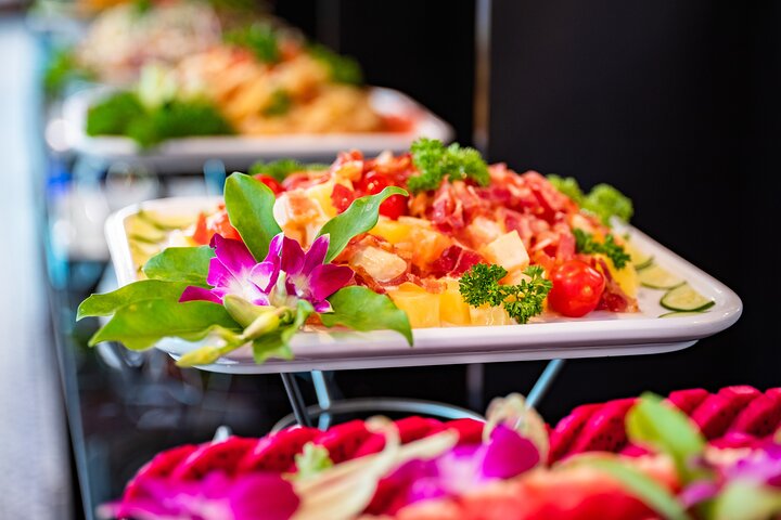 Halong 5star Cruise Day Tour with Jacuzzi, Buffet and Kayaking