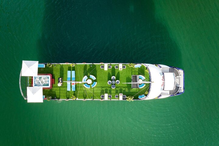 Halong 5star Cruise Day Tour with Jacuzzi, Buffet and Kayaking