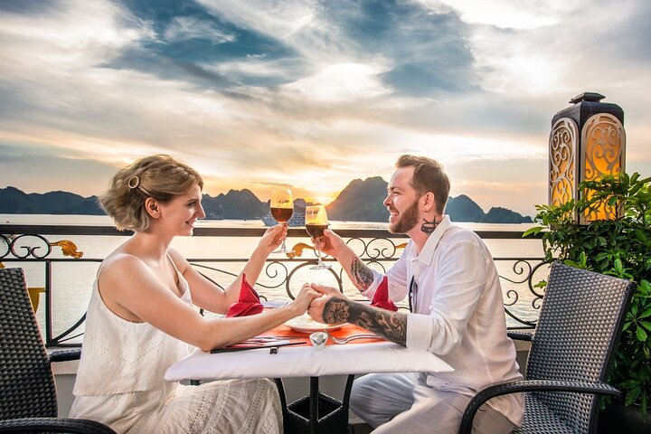 Halong Aquamarine Cruise Luxury 2 Days 1 Night Tour on Bay