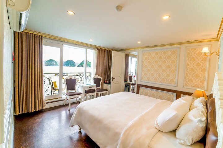 Halong Aquamarine Cruise Luxury 2 Days 1 Night Tour on Bay