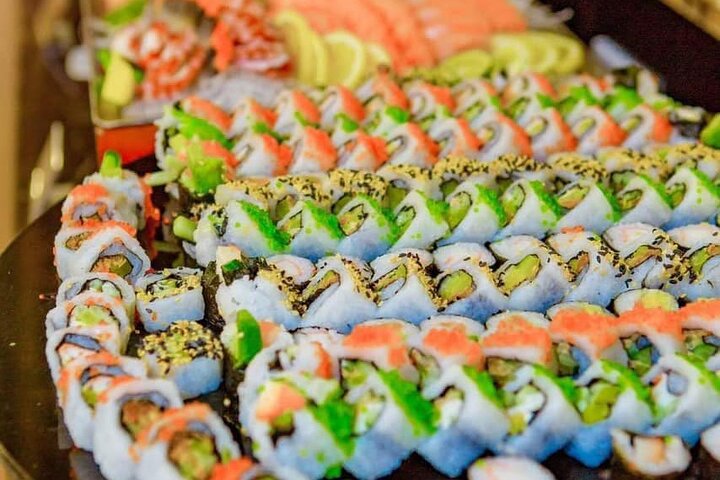 Halong Bay – 1-Day Luxury Tour with Pool & Buffet Lunch from Hanoi