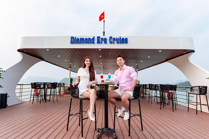 Halong Bay 5-Star Cruise – Titop Island, Sung Sot Cave & Kayak
