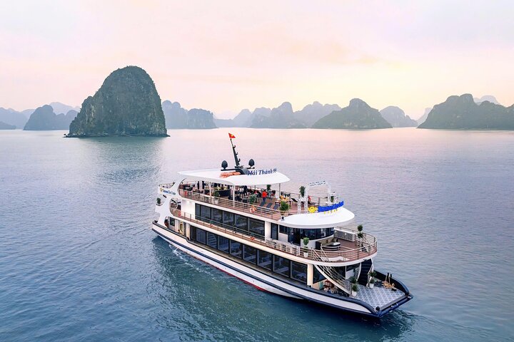 Halong Bay 5-Star Cruise – Titop Island, Sung Sot Cave & Kayak