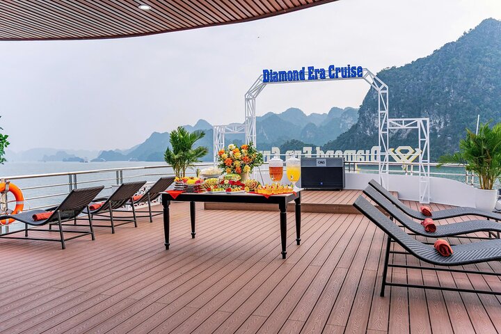 Halong Bay 5-Star Cruise – Titop Island, Sung Sot Cave & Kayak