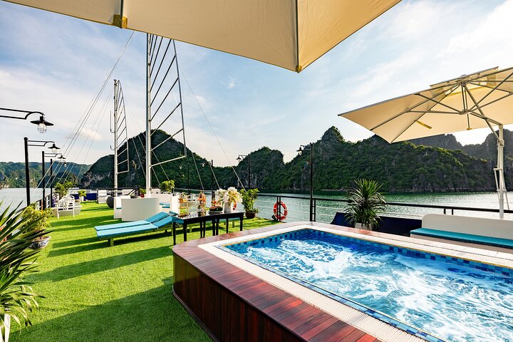 Halong Bay 5 Star Cruises with Buffet, Sunset Party and Jacuzzi