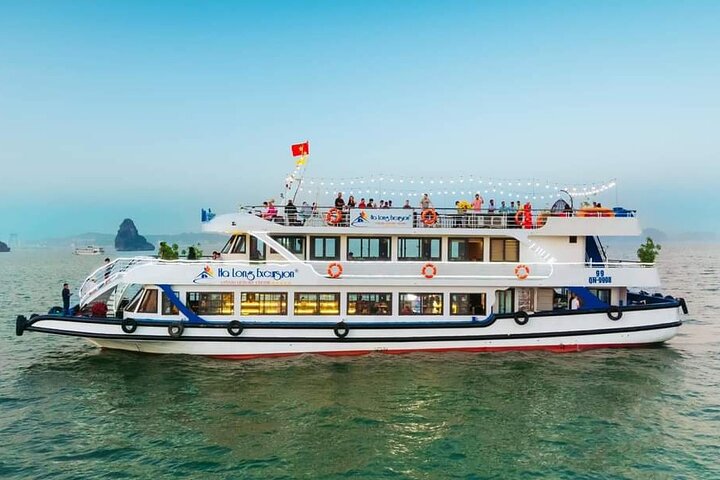 Halong Bay and Cave Full-Day Cruise with Lunch from