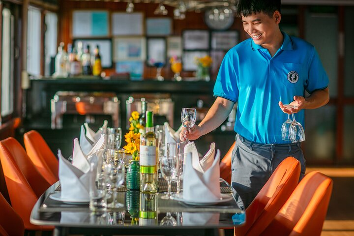 Halong Bay Budget Cruise 2 Days 1 Night Tour from HANOI