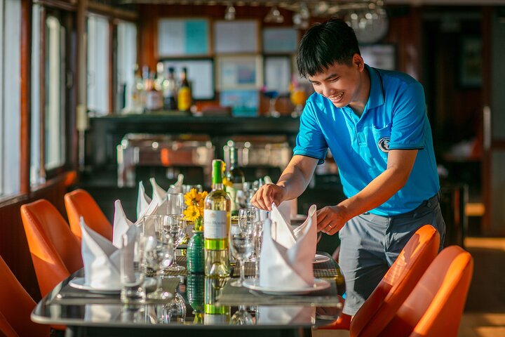 Halong Bay Budget Cruise 2 Days 1 Night Tour from HANOI