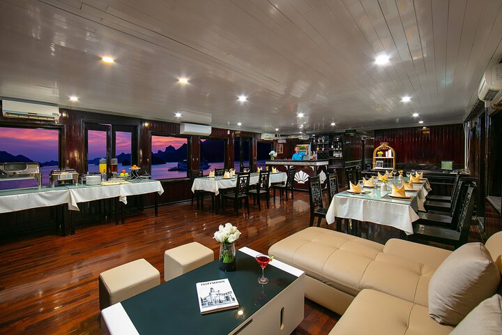 Halong Bay Budget Cruise 2 Days 1 Night Tour from HANOI