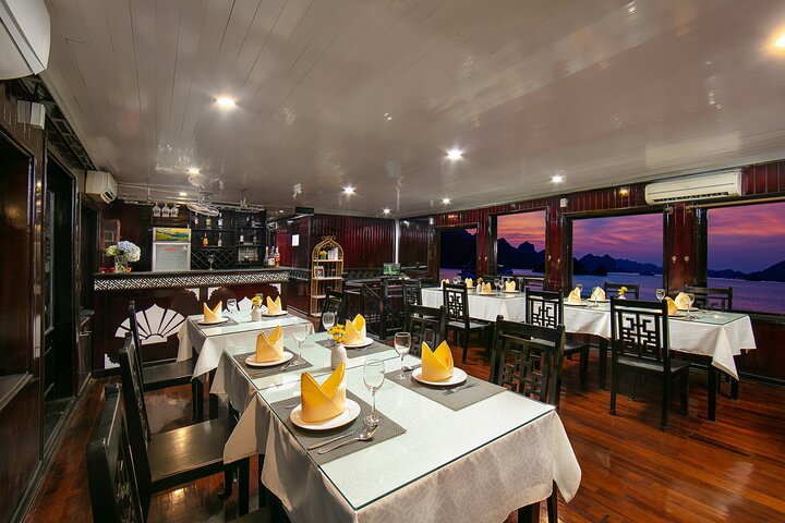 Halong Bay Budget Cruise 2 Days 1 Night Tour from HANOI