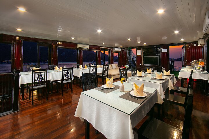 Halong Bay Budget Cruise 2 Days 1 Night Tour from HANOI