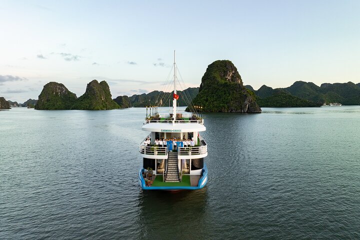 Halong Bay Cruise Tour: Kayak, Explore Caves, Enjoy Lunch & Party
