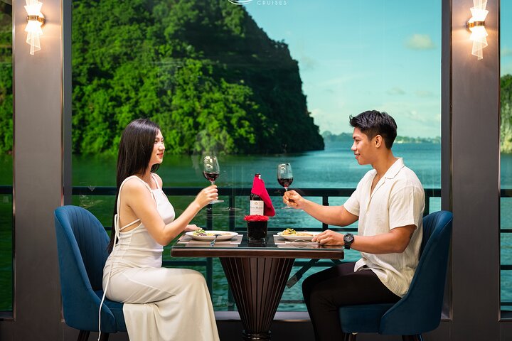 Halong Bay Cruise Tour: Kayak, Explore Caves, Enjoy Lunch & Party