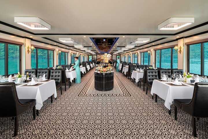 Halong Bay Day Cruise from Hanoi: Buffet, Jacuzzi & Scenic Views