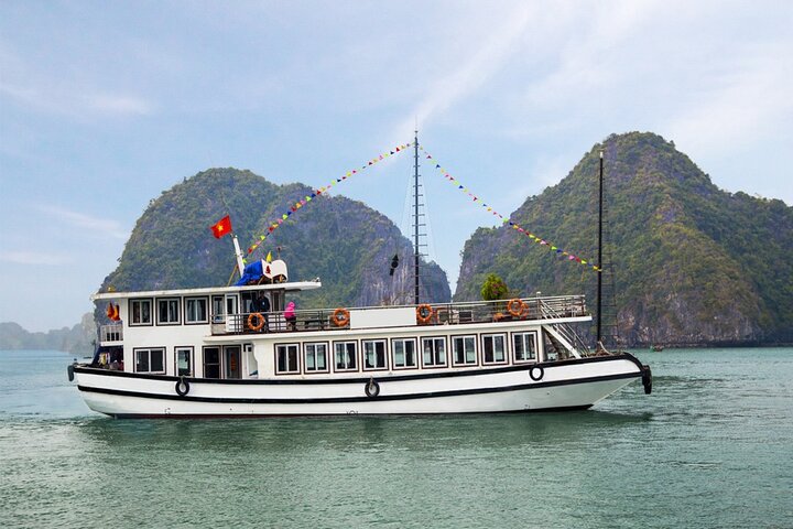 Halong Bay Day Tour with Expressway,Cave,Island,Beach from Hanoi