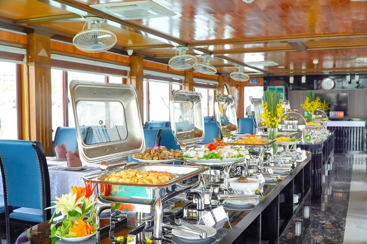 Halong Bay Full-Day Cruise, Buffet Lunch, Cave, Island from Hanoi