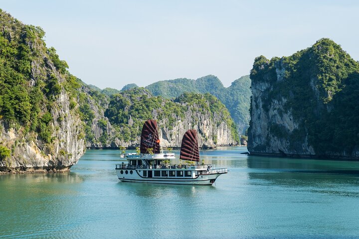 Halong Bay - Lan Ha Bay from Cat Ba Island: Cruise and Kayak Tour