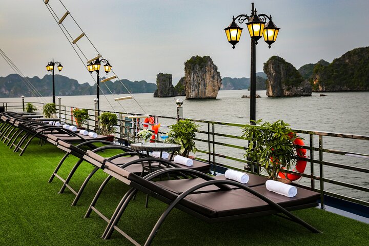 Halong Bay Luxury 3 Days Cruise (2 Nights on Boat - Balcony Cabin)