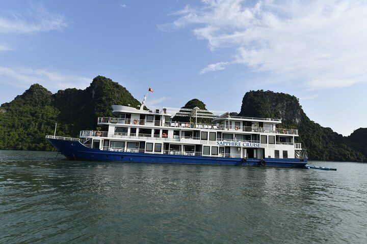 Halong Bay Luxury 3 Days Cruise (2 Nights on Boat - Balcony Cabin)
