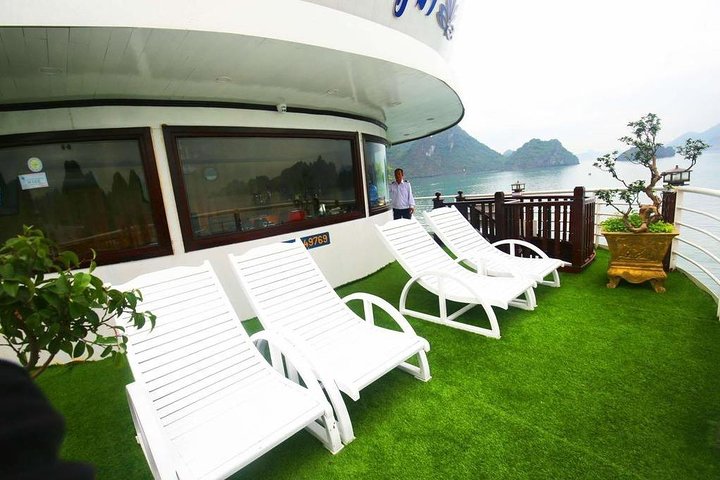 Halong Bay Luxury 3 Days Cruise (2 Nights on Boat - Balcony Cabin)