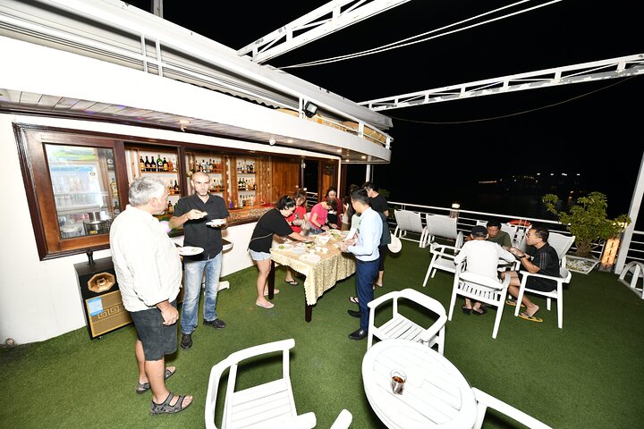 Halong Bay Luxury 3 Days Cruise (2 Nights on Boat - Balcony Cabin)