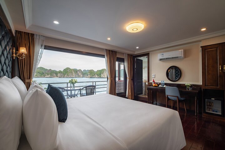 Halong Bay Luxury 3 Days Cruise (2 Nights on Boat - Balcony Cabin)